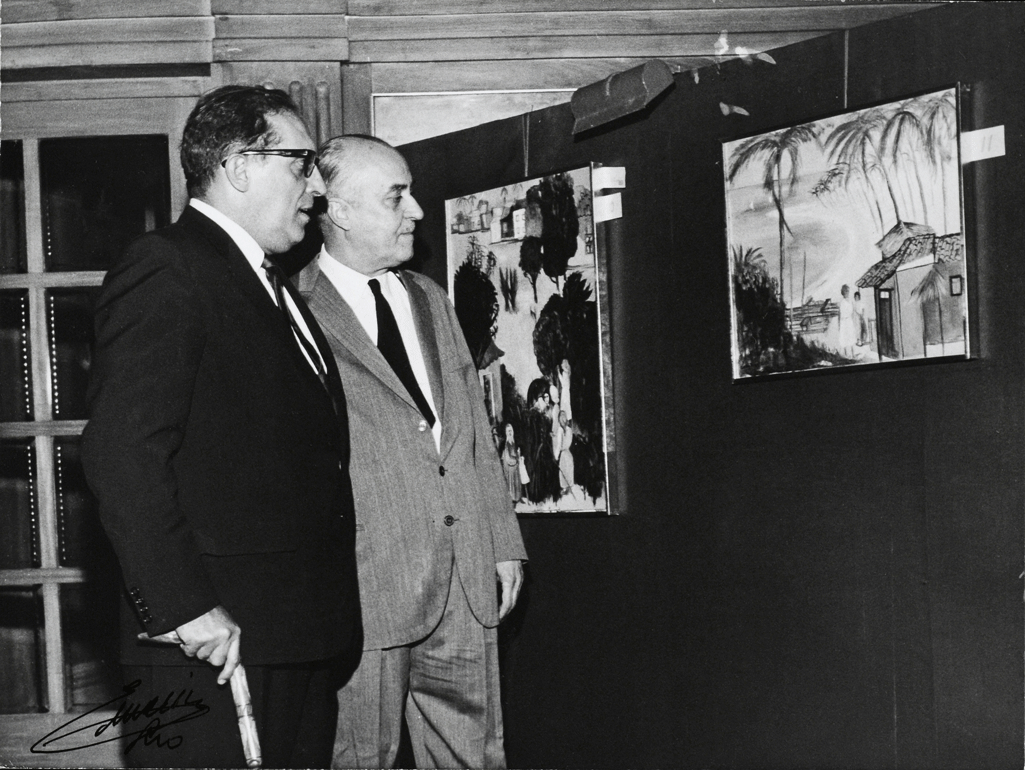 1964-ou-1965-avec-Carlos-Lacerda-gouverneur-1960-65-exposicao-H
